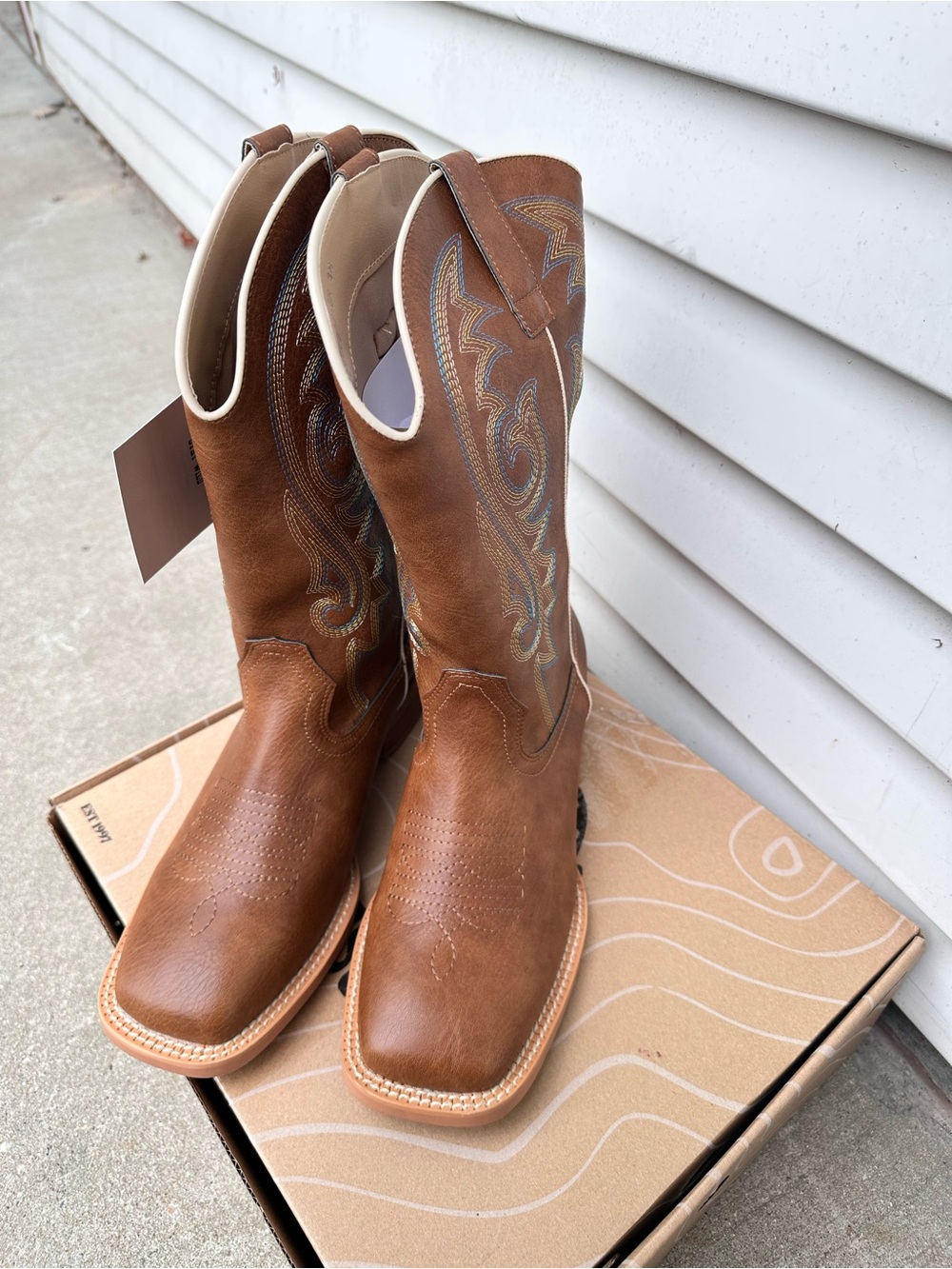Brown Leather Western Cowboy Boots - Embroidered Shaft - Picture 2 of 4